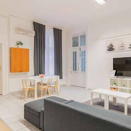 Queen Erzsebet Apartment Budapest Exteriör bild