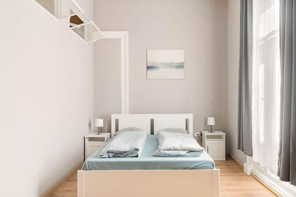 Queen Erzsebet Apartment Budapest Exteriör bild
