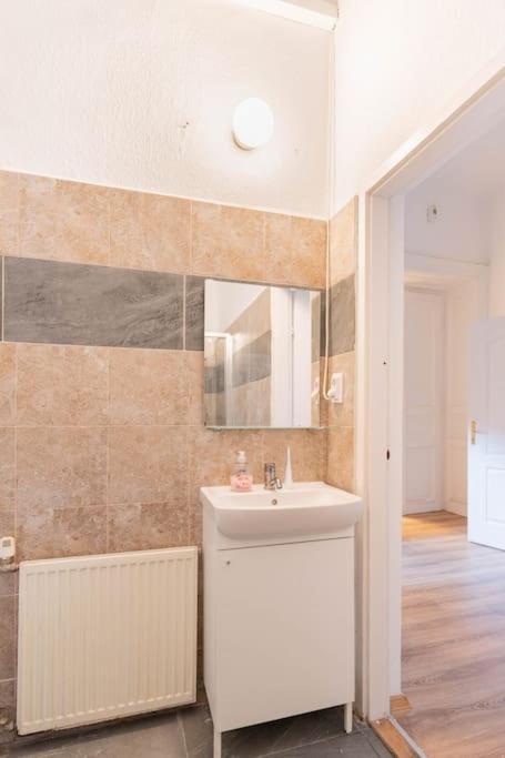 Queen Erzsebet Apartment Budapest Exteriör bild